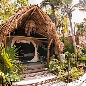 https://uman-glamping-cenote-tulum.tulum-hotels.net